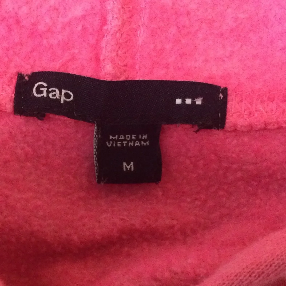 Gap hoodie  sweatshirt ; pull over;front kanga pocket; very good condition